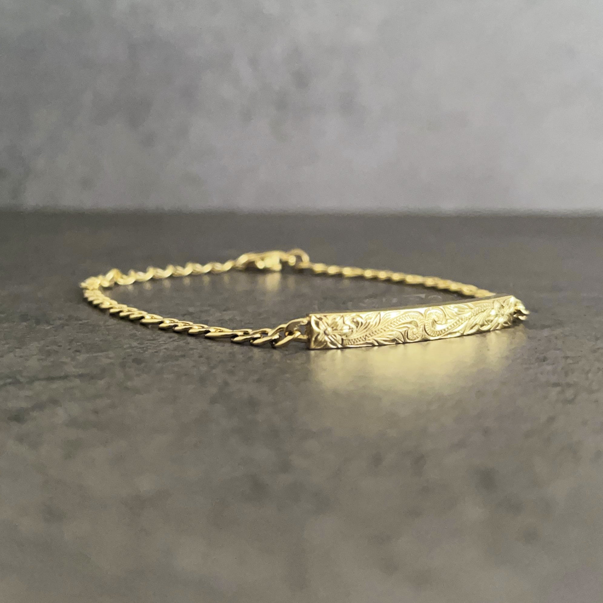 Halo.  HAWAIIAN JEWELRY "Plate" BRACELET (gold)