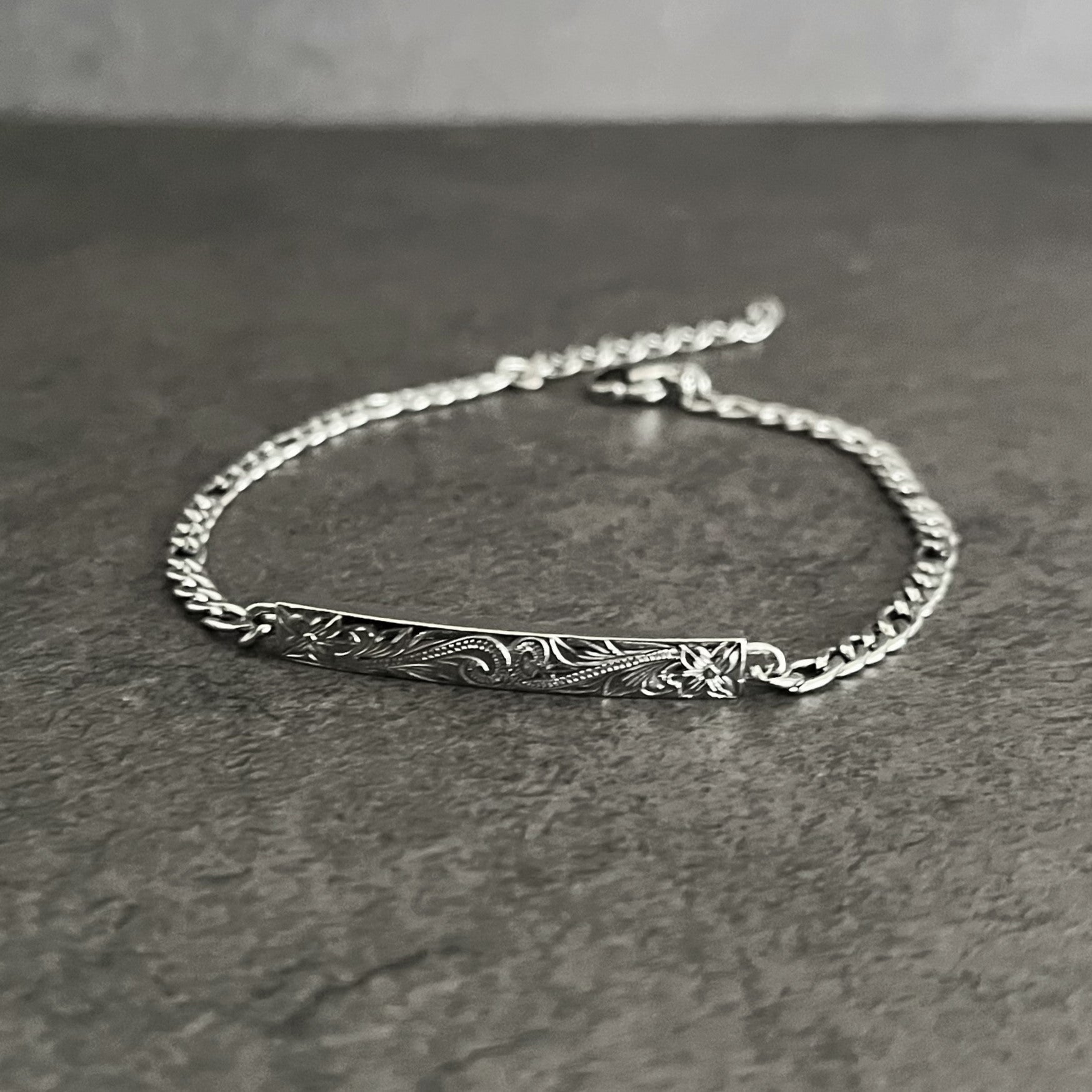 Halo.  HAWAIIAN JEWELRY "Plate" BRACELET / MEN (Silver)