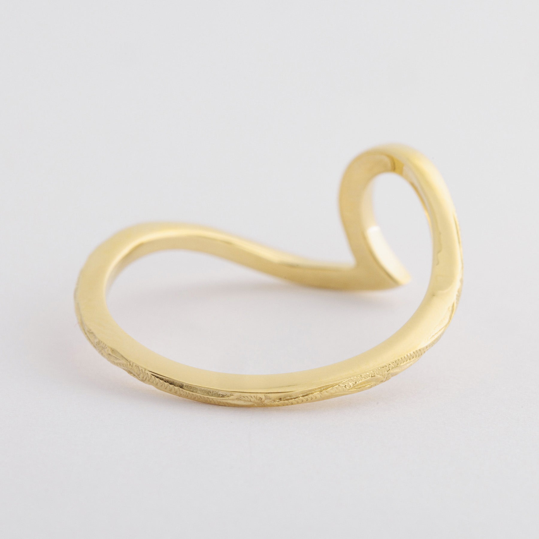 Halo. HAWAIIAN JEWELRY ”Wave” RING (gold)