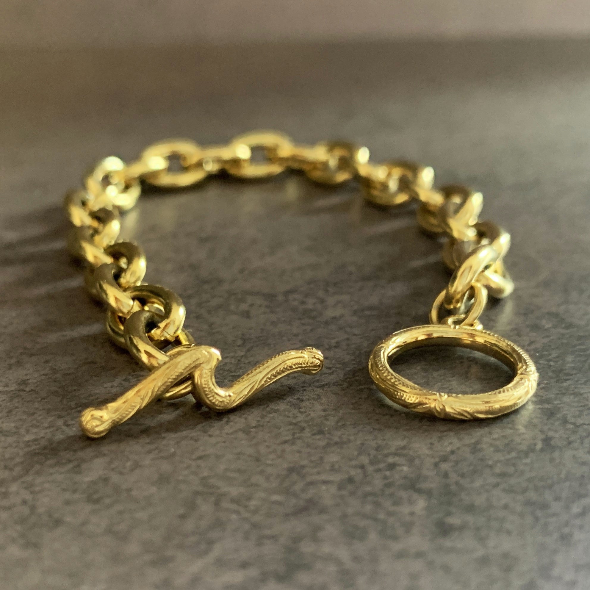 Halo.  HAWAIIAN JEWELRY "Mantel" BRACELET(gold)