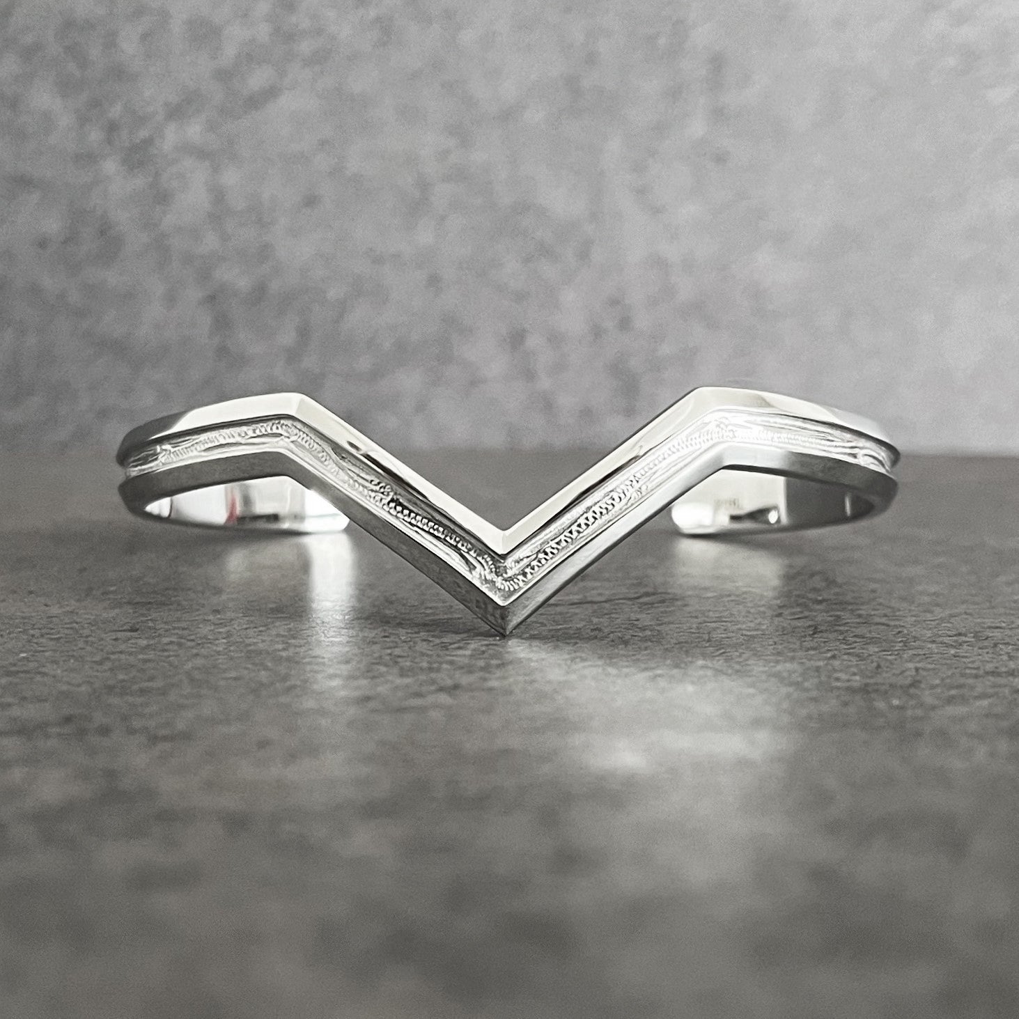 Halo.  HAWAIIAN JEWELRY "V" BANGLE (silver)