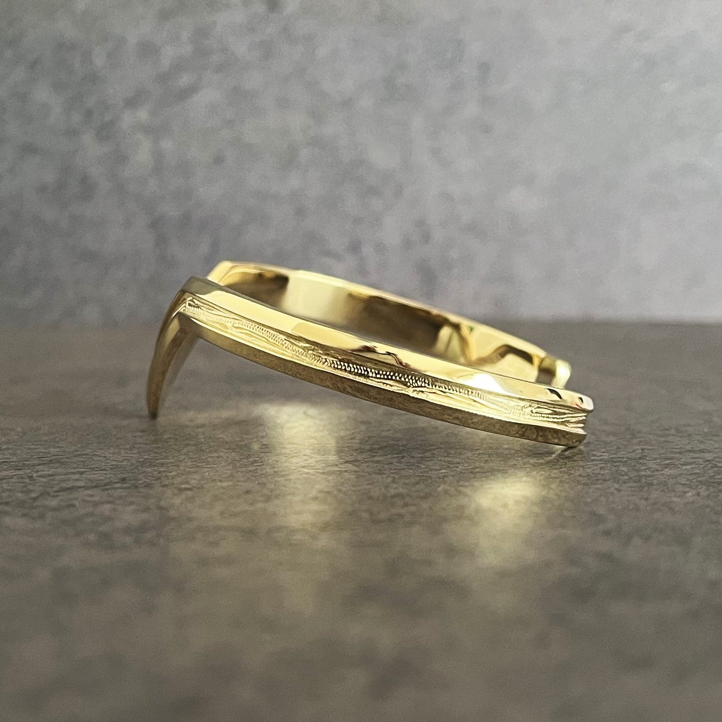 Halo.  HAWAIIAN JEWELRY "V" BANGLE (gold)