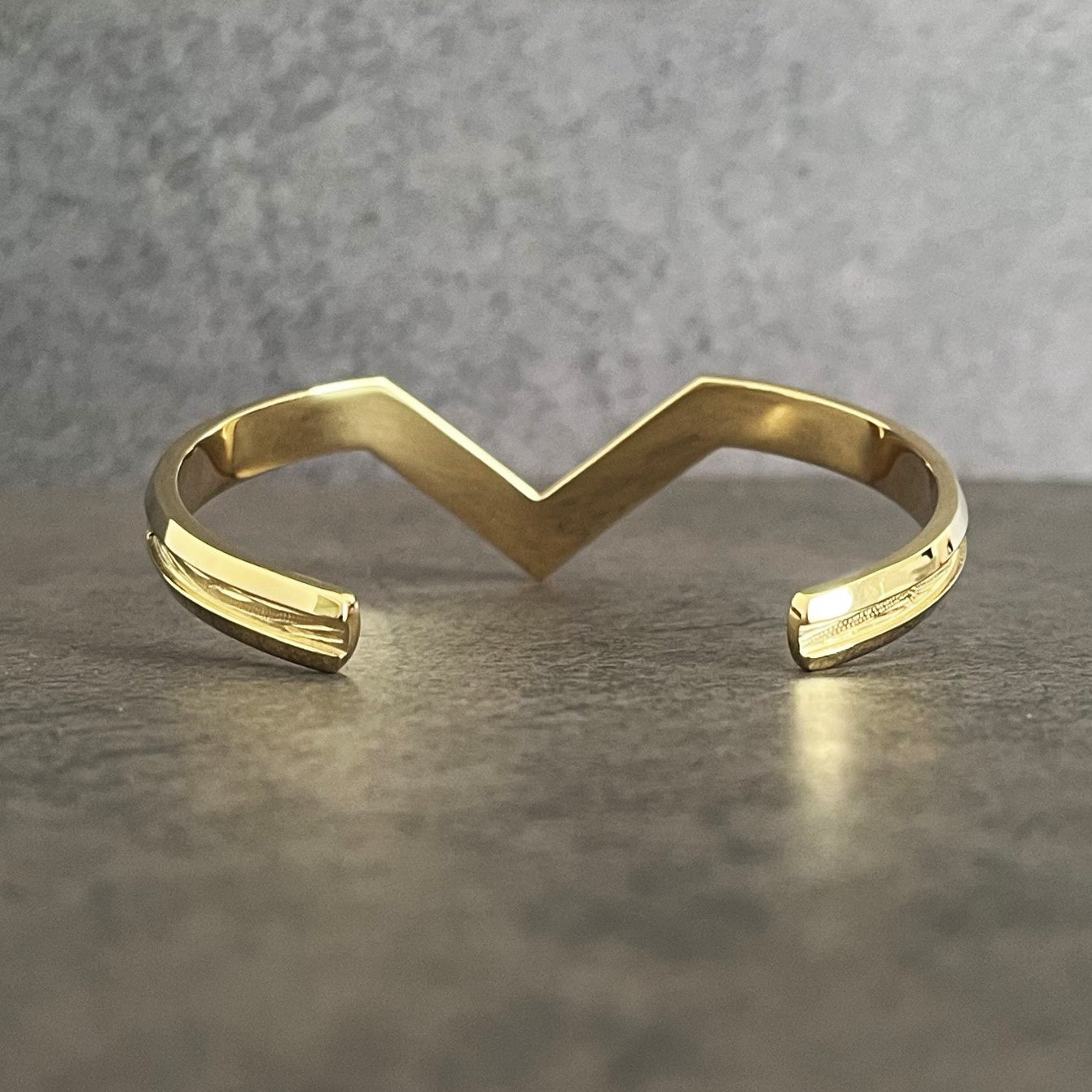 Halo.  HAWAIIAN JEWELRY "V" BANGLE (gold)