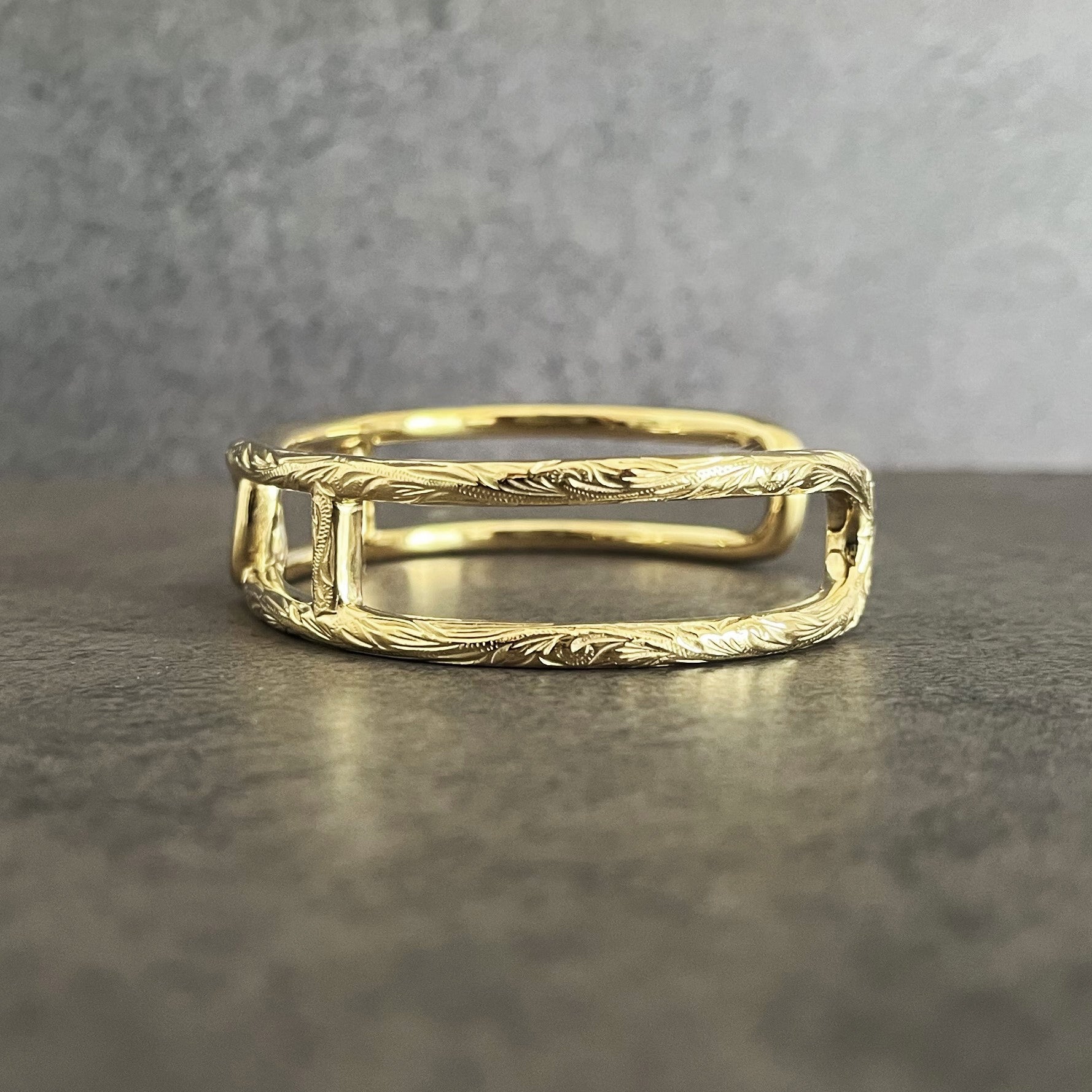 Halo.  HAWAIIAN JEWELRY "Connect" BANGLE (gold)