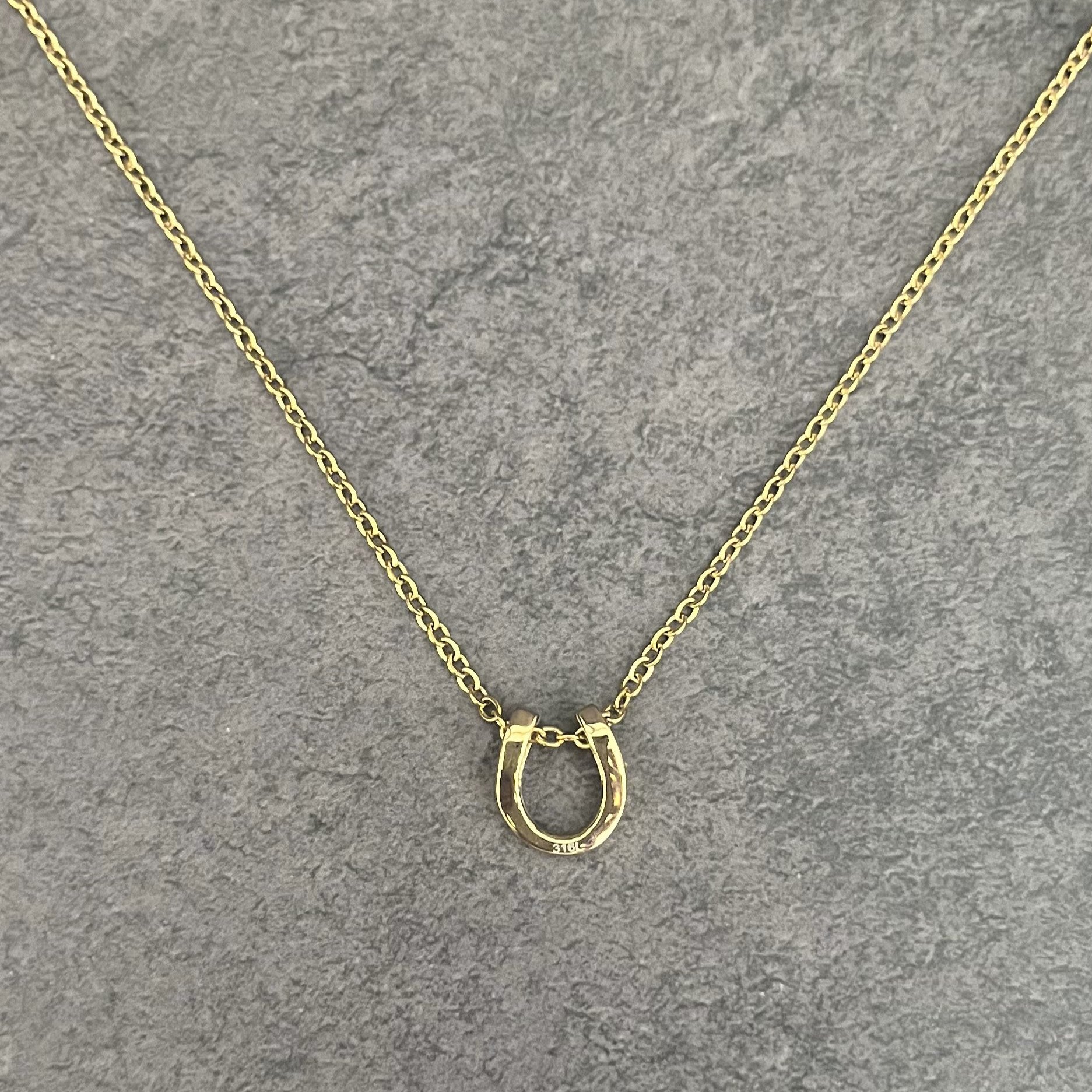 Halo. HAWAIIAN JEWELRY "Minimum Horseshoe" PENDANT(Gold)