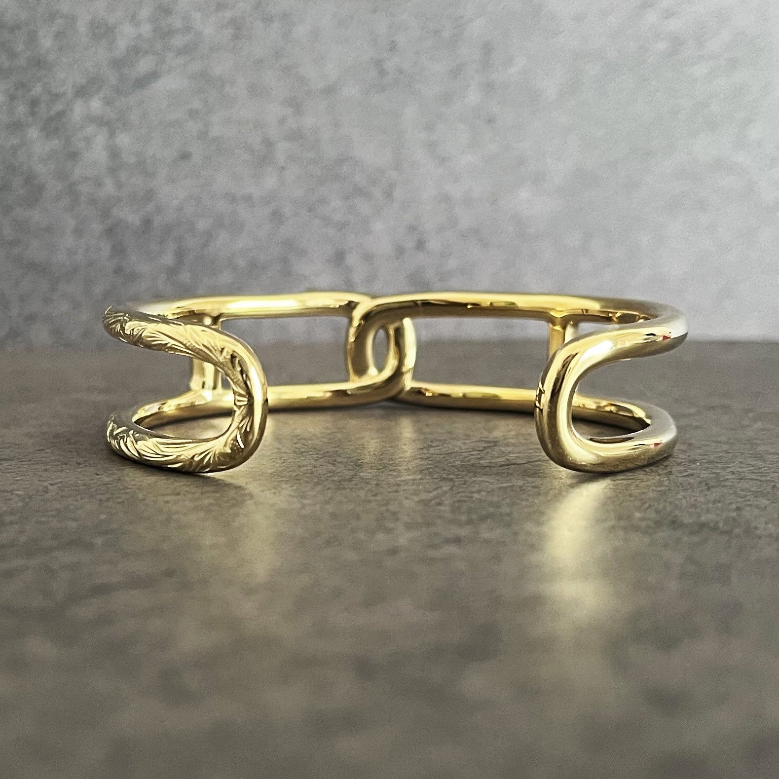 Halo.  HAWAIIAN JEWELRY "Connect" BANGLE (gold)