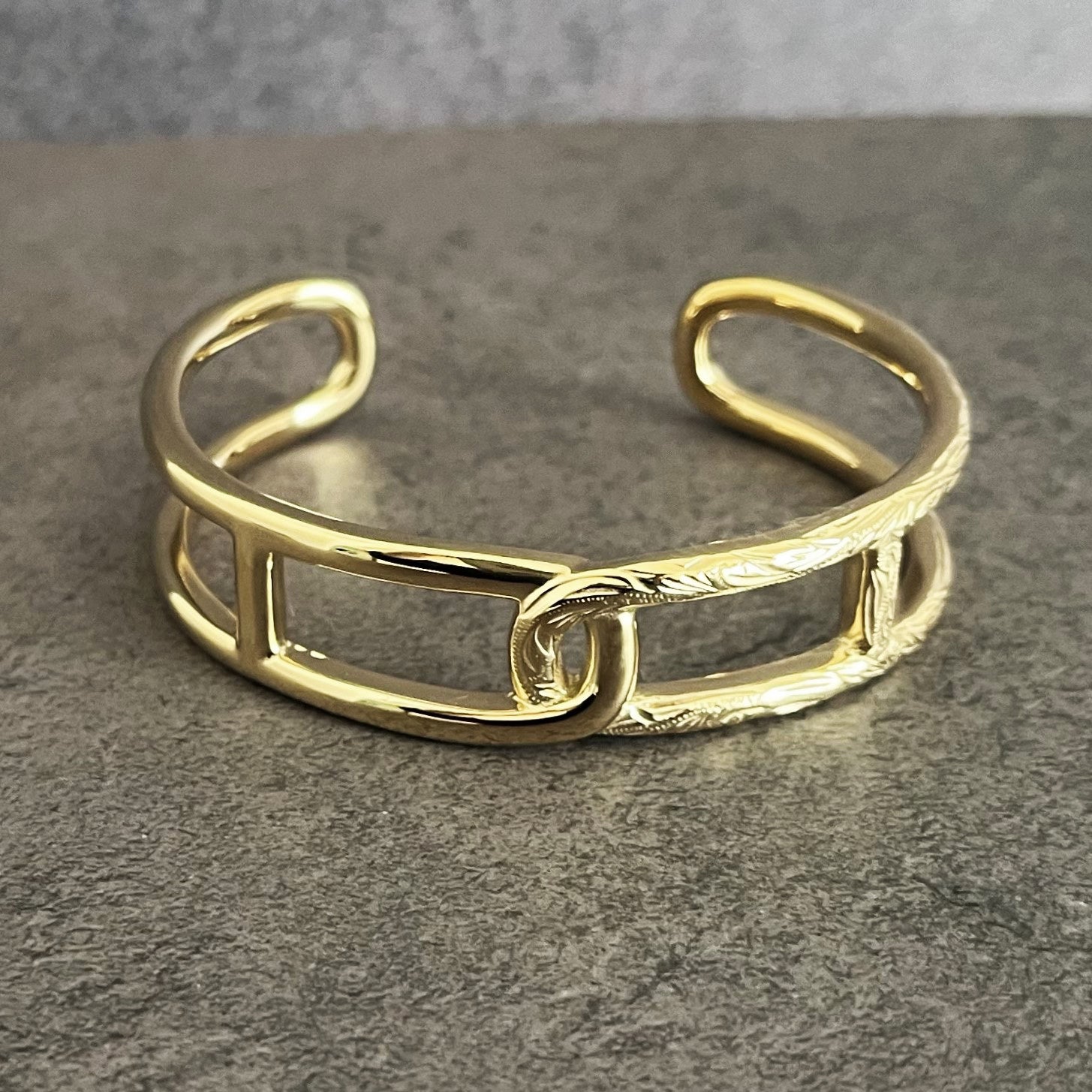 Halo.  HAWAIIAN JEWELRY "Connect" BANGLE (gold)