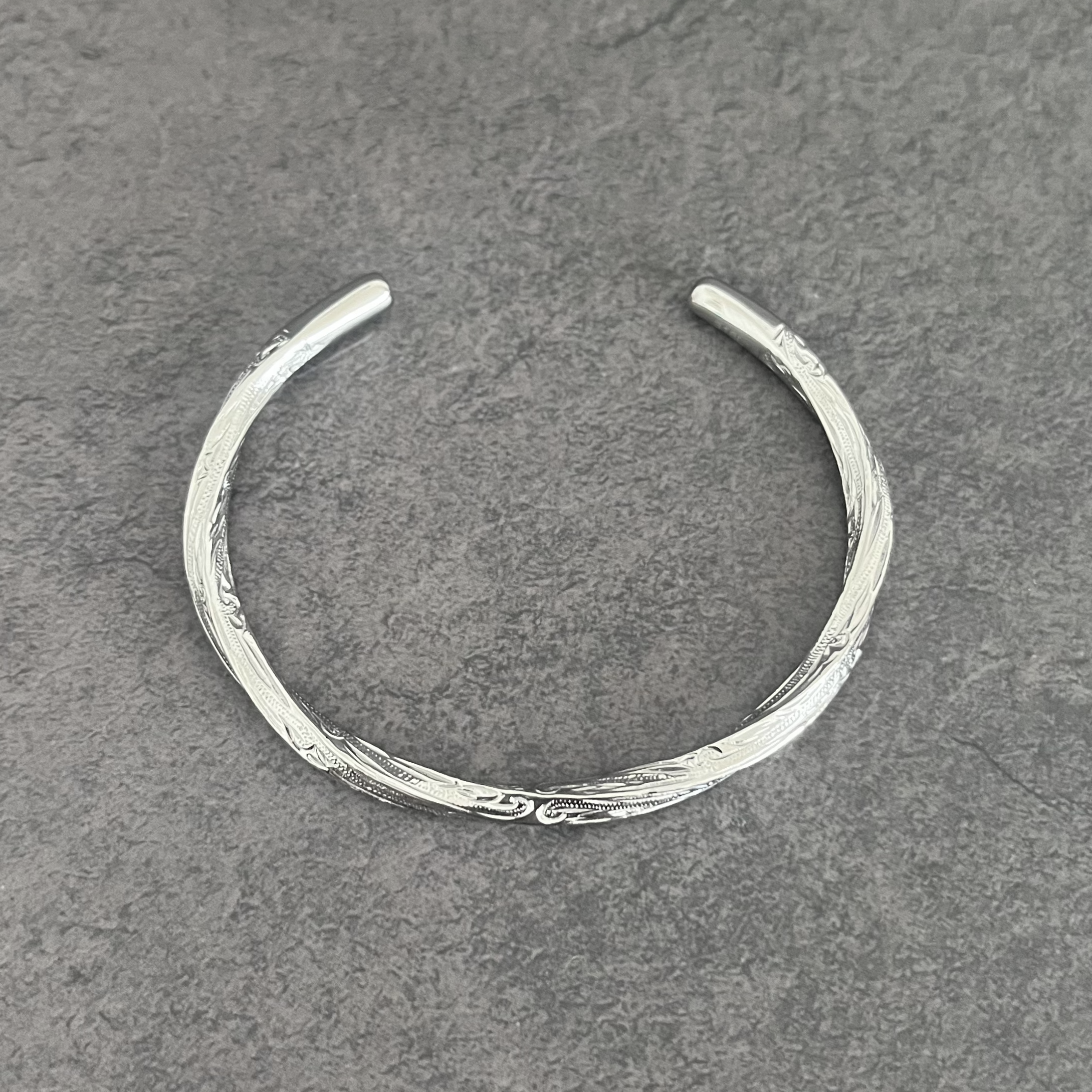 Halo. HAWAIIAN JEWELRY "Twist" BANGLE