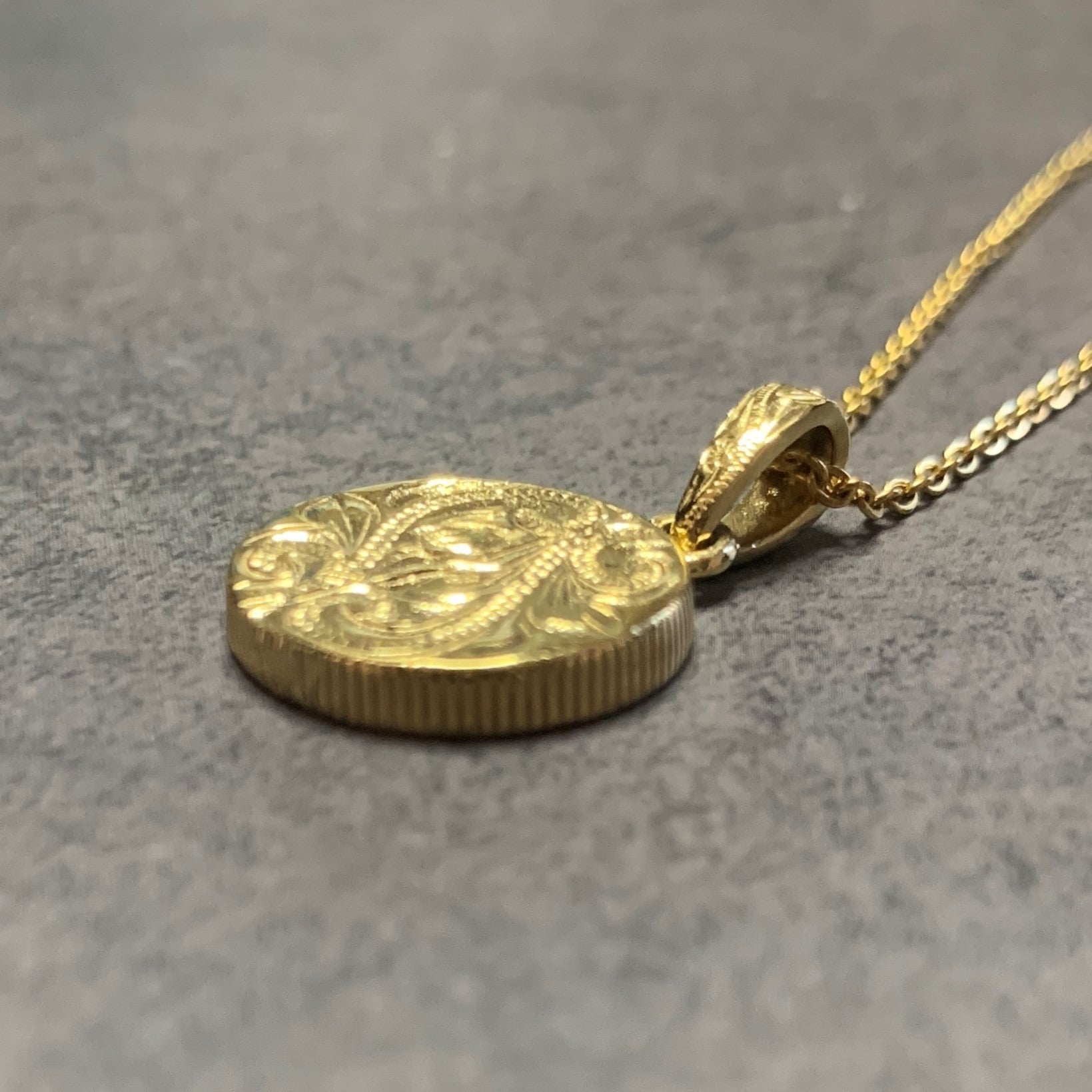 Halo. HAWAIIAN JEWELRY "Reversible Coin" PENDANT(Gold)