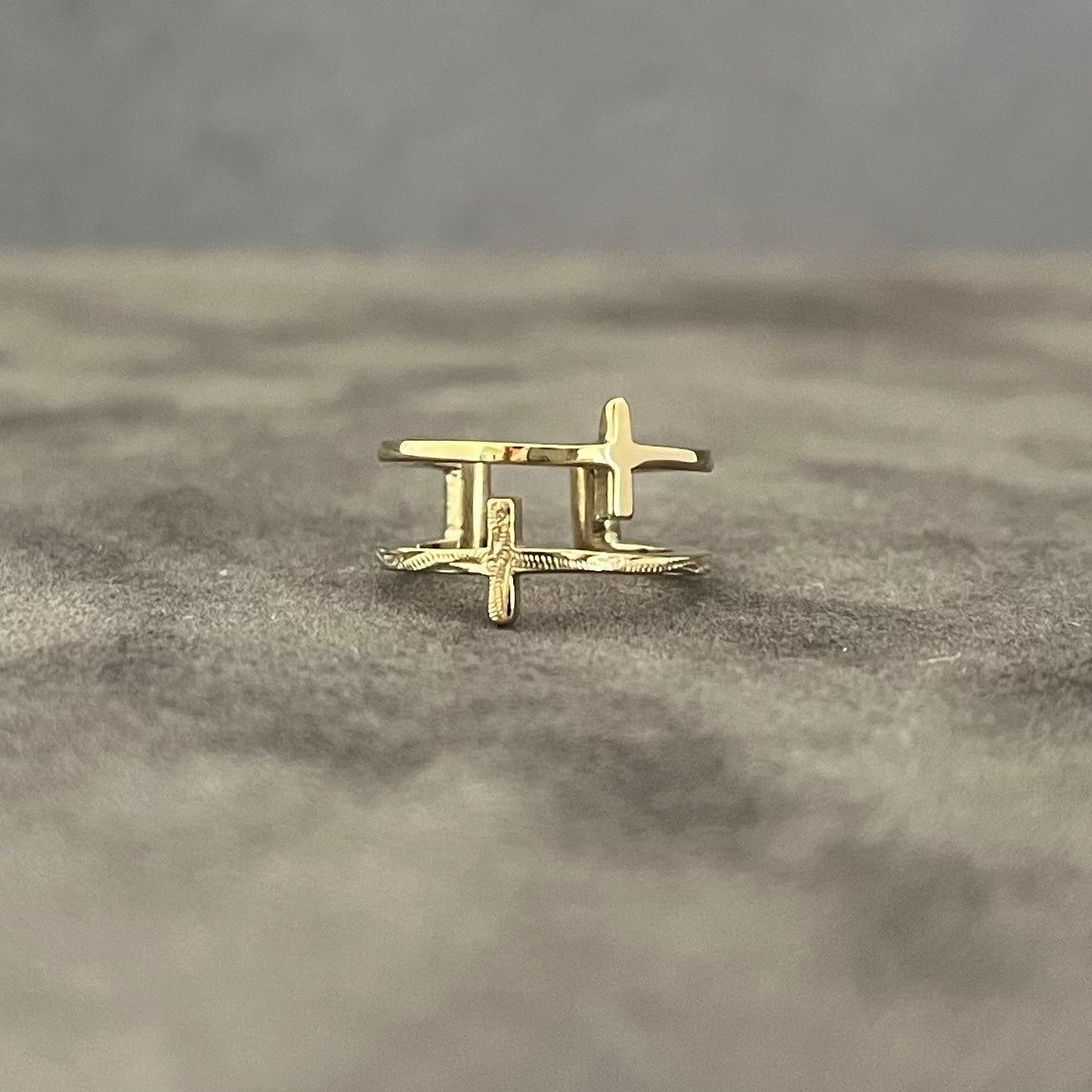 Halo. HAWAIIAN JEWELRY “Twin Cross”  EARCUFF