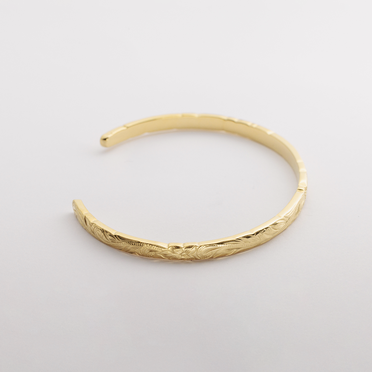 Halo. HAWAIIAN JEWELRY "HONU" BANGLE(gold)