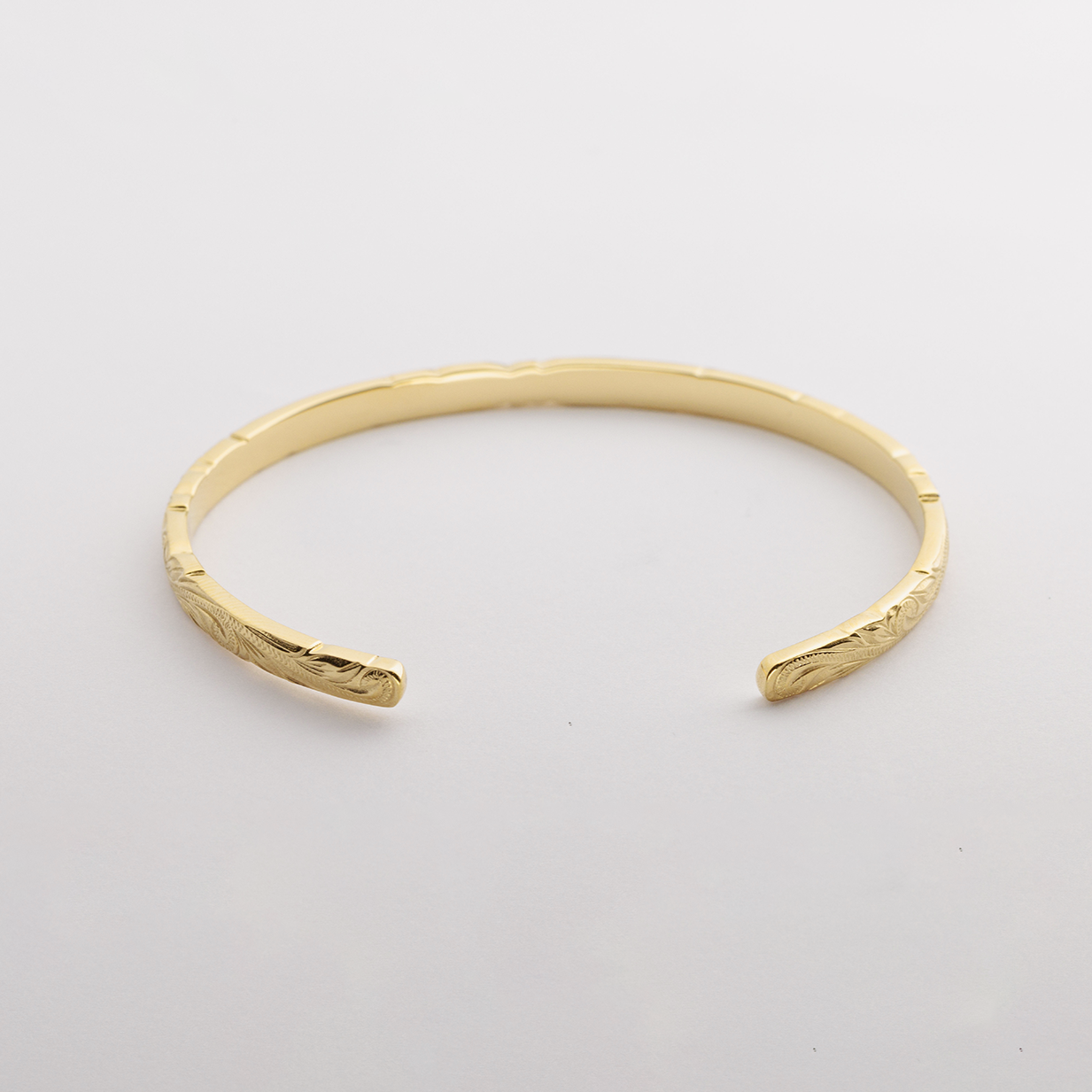 Halo. HAWAIIAN JEWELRY "HONU" BANGLE(gold)