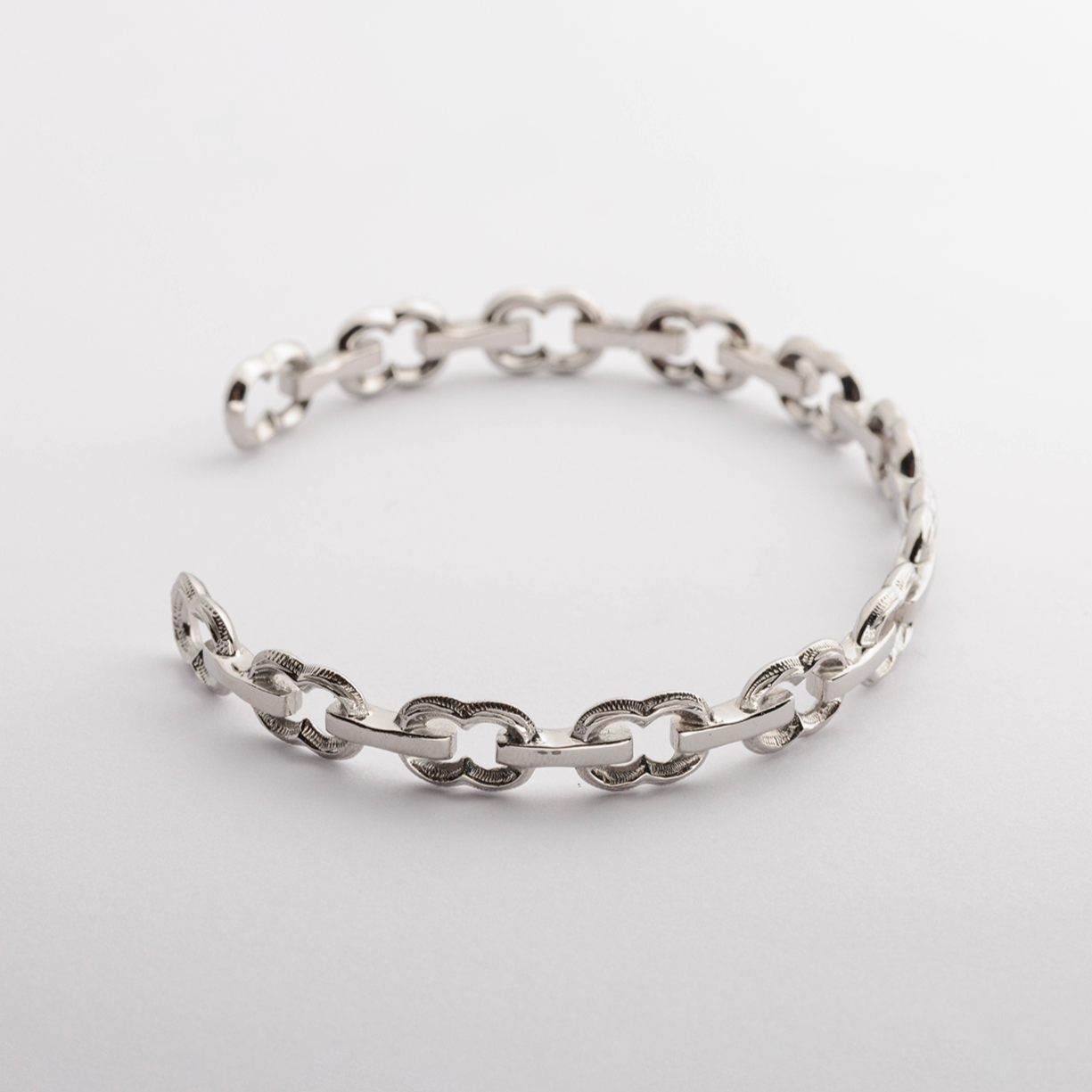 Halo. HAWAIIAN JEWELRY "Chain" BANGLE (silver)